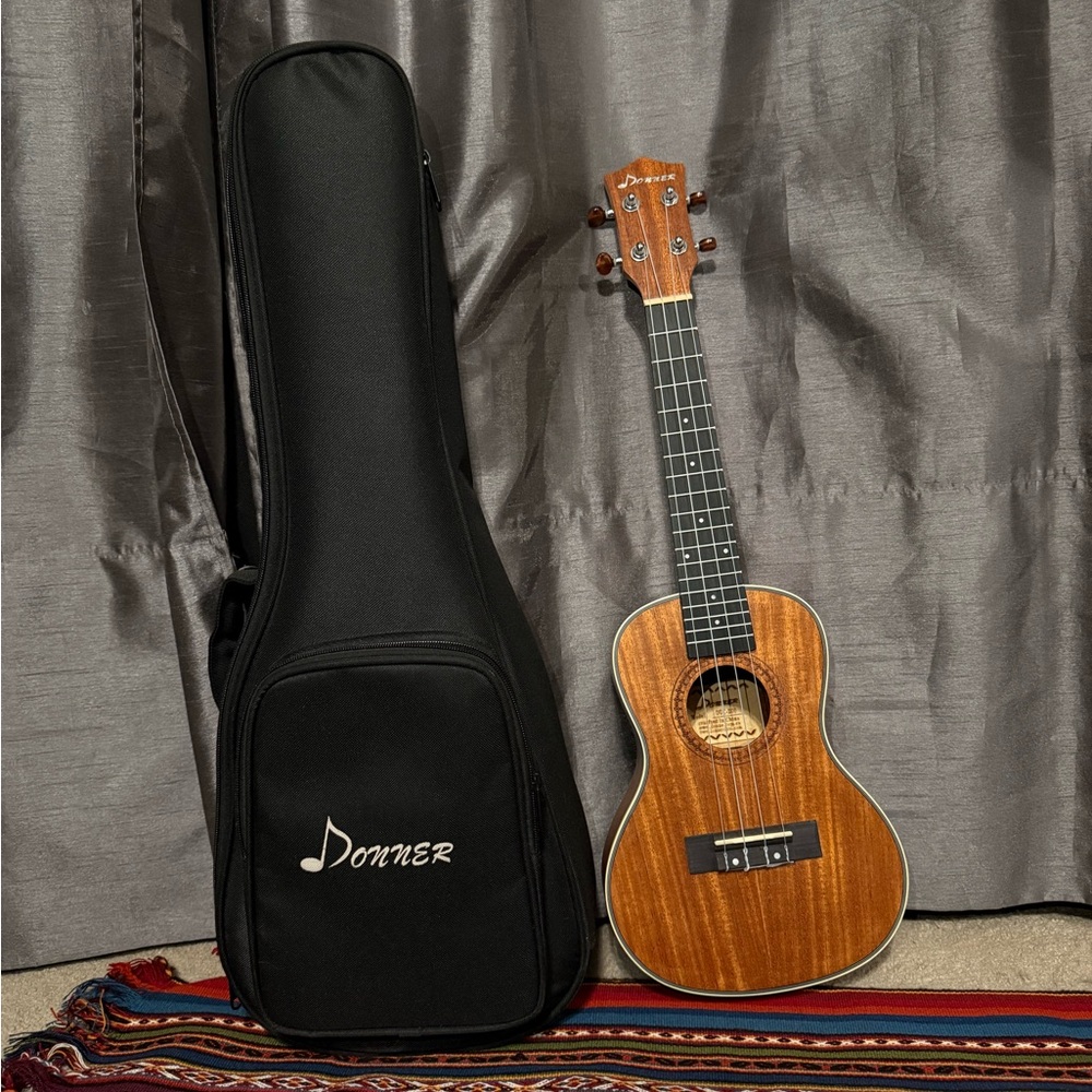 Donner Ukulele with Black Carrying Case